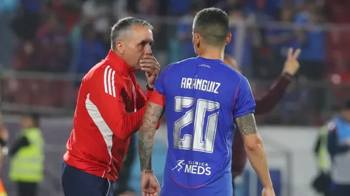 Avisan que Gustavo Álvarez toma una decisión por Charles Aránguiz ante Deportes Iquique.