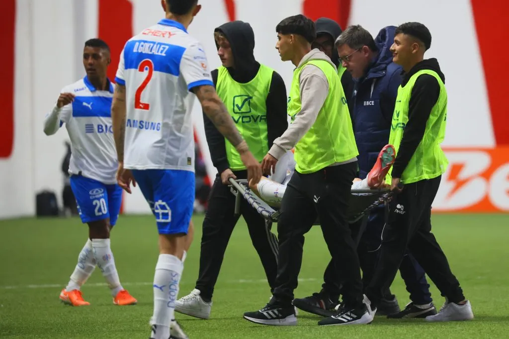 Fernando Zuqui salió en camilla | Photosport