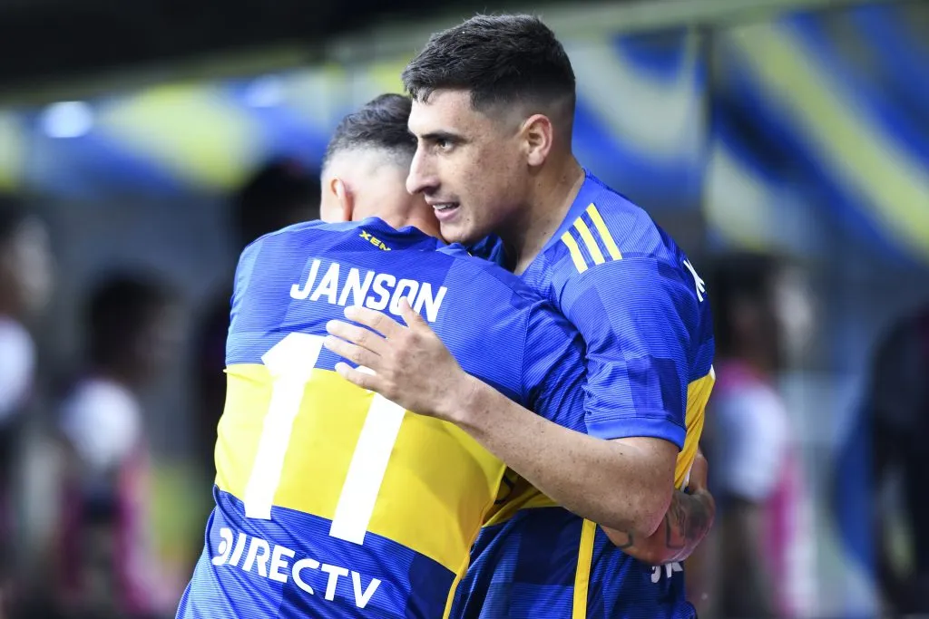 Lucas Janson y un abrazo con Miguel Merentiel, que ha dejado gran impresión en el Mundial de Clubes. (Rodrigo Valle/Getty Images).