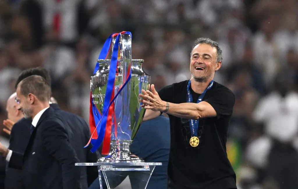 El entrenador del París Saint Germain, Luis Enrique, celebra la primera Champions League en la historia del club. (Stu Forster/Getty Images).
