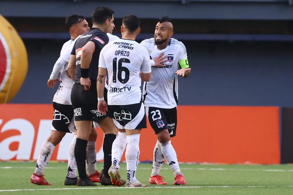 Vidal fue expulsado en la derrota de Colo Colo frente a Audax | Photosport