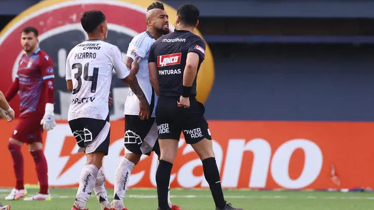 Arturo Vidal fue expulsado en Colo Colo.