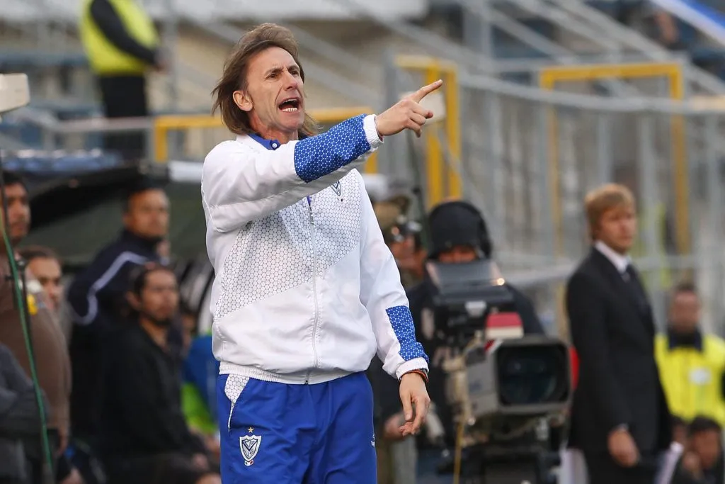 Ricardo Gareca como DT de Vélez Sarsfield en Chile durante la Copa Libertadores. (RAMIRO LATORRE/PHOTOSPORT).