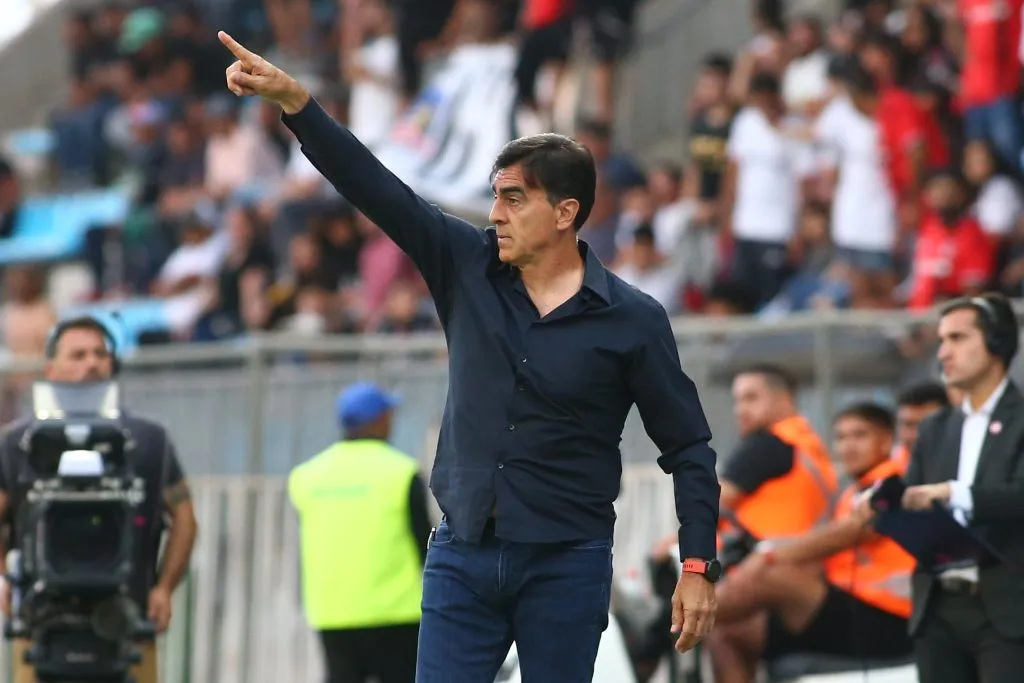 Gustavo Quinteros dejó Colo Colo a fines del 2023 | Photosport