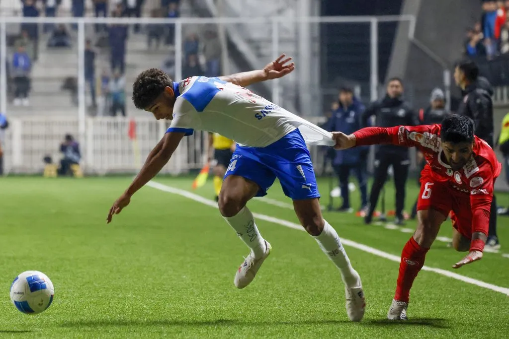 Juan Francisco Rossel no comenzó como titular el ciclo de Garnero en la UC. (Andres Pina/Photosport).