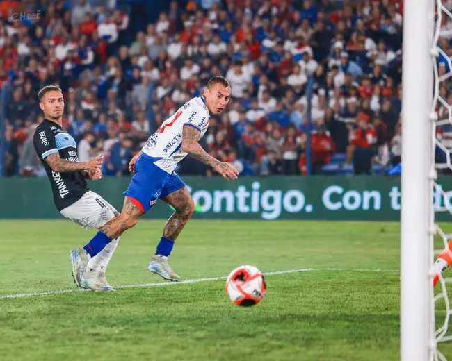 Eduardo Vargas se aburrió del ninguneo de Nacional y busca regresar a la U. Foto: Nacional.