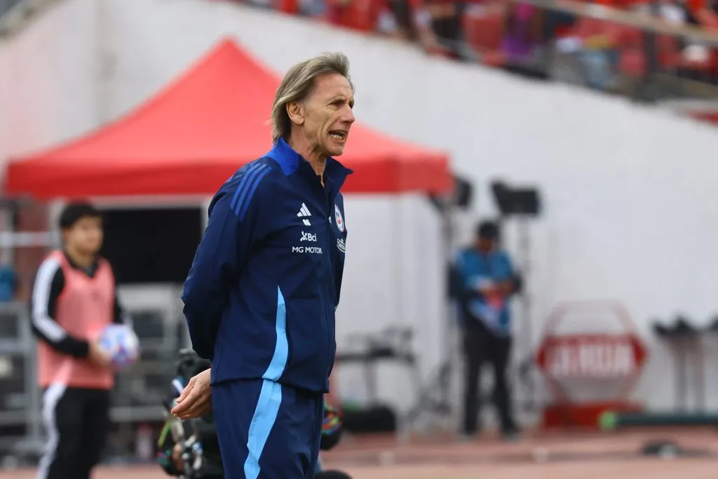 Gareca “dirigiendo” a la selección chilena. (Photo by Marcelo Hernandez/Getty Images)