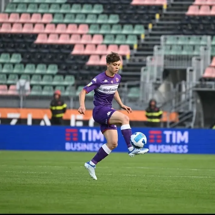 Lorenzo Amatucci empieza a brillar en Italia, y su juego recuerda a David Pizarro. Foto: Lorenzo Amatucci/Instagram.