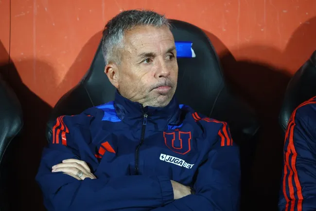 Gustavo Álvarez quiere potenciar su plantilla de la U. Foto: Jonnathan Oyarzun/Photosport