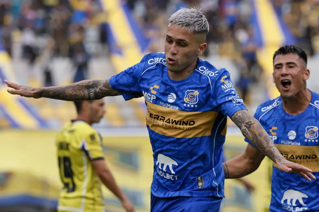 Diego Hernández celebró así su gol ante San Luis de Quillota. (Andres Pina/Photosport).