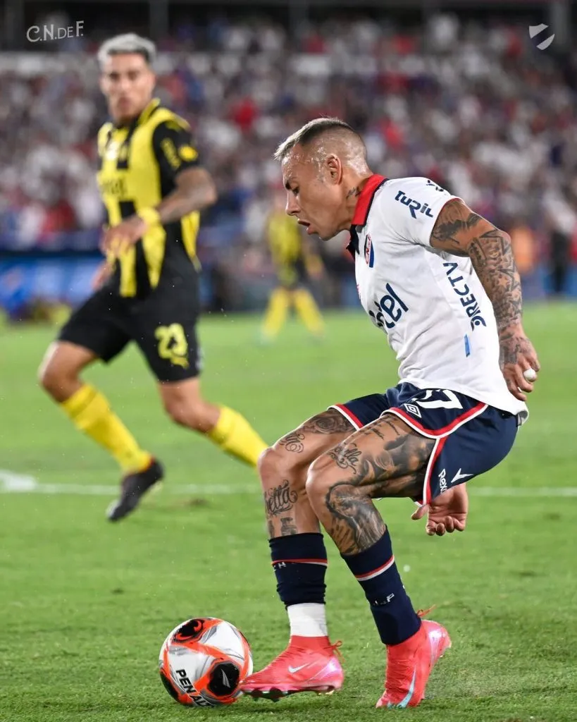 Eduardo Vargas terminó su aventura por Nacional de Uruguay.