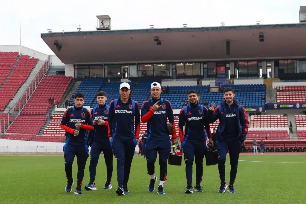 Gustavo Álvarez tiene una conversación pendiente con los jugadores. Foto: U de Chile.