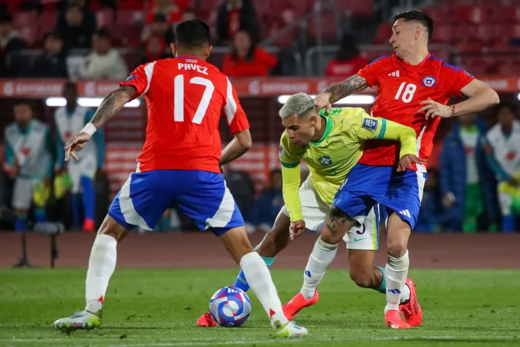 Echeverría y Pavez compartieron en la selección chilena