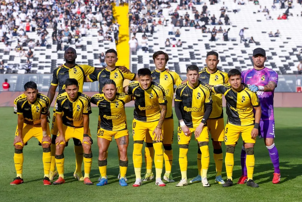 Cecilio Waterman, Bruno Cabrera, Juan Cornejo, Manuel Fernández y Diego Sánchez. Sebastián Galani, Francisco Salinas, Nahuel Donadell, Matías Palavecino, Jason Flores y Matías Zepeda. (Pepe Alvujar/Photosport).