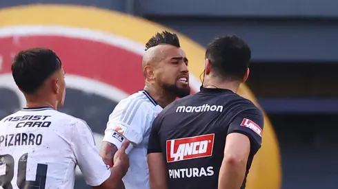 Arturo Vidal pierde los papeles en Colo Colo.
