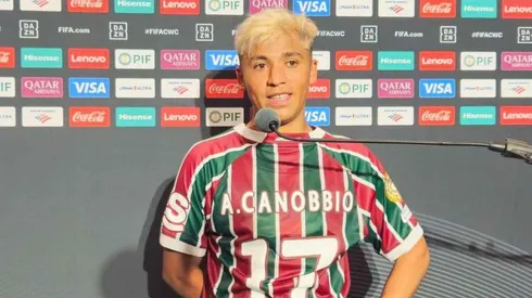 Marcelo Allende con la camiseta de su ex compañero Canobbio, de Fluminense