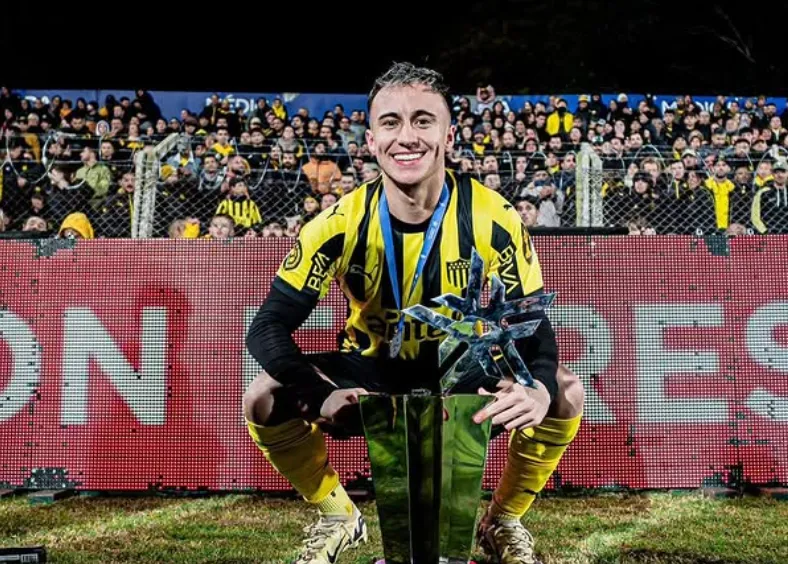 Franco González festeja un título con Peñarol. (Captura Instagram).
