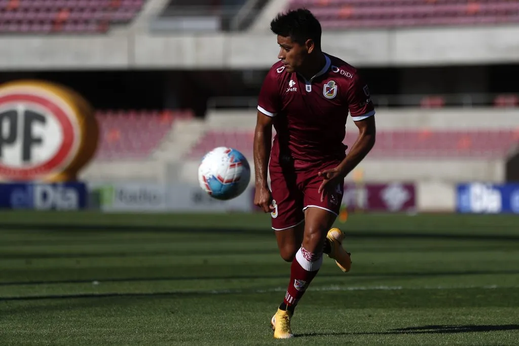 Gerónimo Poblete en acción por Deportes La Serena. (Andres Pina/Photosport).