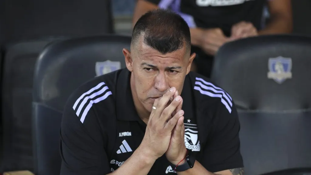 Jorge Almirón prepara su salida de Colo Colo a pesar de que lo han ratificado en la banca. Foto: Photosport.