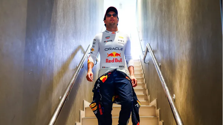 El piloto mexicano explica en seis palabras su polémica salida de Red Bull Racing.