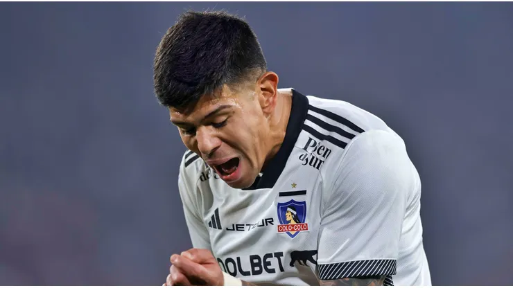 Pavez busca su salida de Colo Colo en este mercado.
