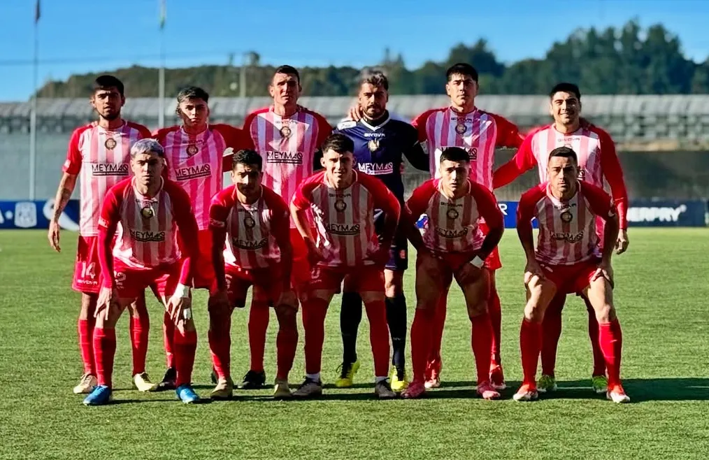 Deportes Linares perdió el liderato en la Segunda División del fútbol chileno. | Foto: Deportes Linares.