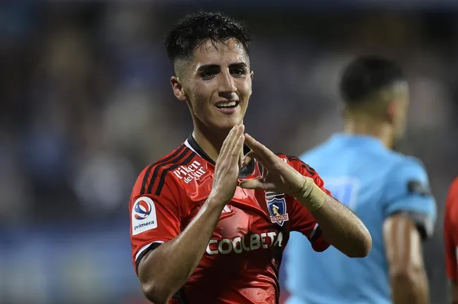 Diego Plaza se fue de Colo Colo a buscar más acción en la Primera B. Lamentablemente no lo ha logrado en Deportes Santa Cruz. | Foto: Photosport.