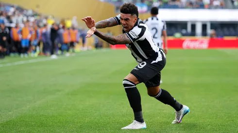Igor Jesús, goleador de Botafogo y verdugo de Palmeiras en la Copa Libertadores 2024, celebrando su tanto contra Seattle Sounders.