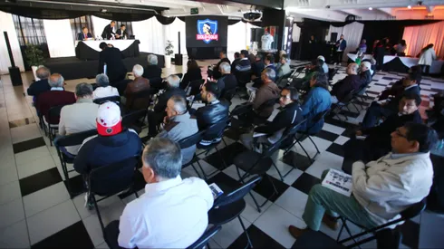 Un hincha de Colo Colo otra vez sacó la voz para lanzar un duro mensaje en la Junta de Accionistas de Blanco y Negro.
