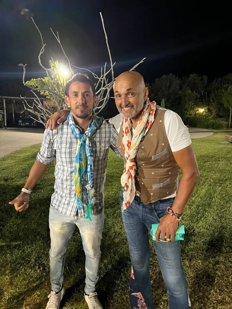 Elvis Aliaga junto a Luciano Spaletti en su paso por Italia (Cedida)