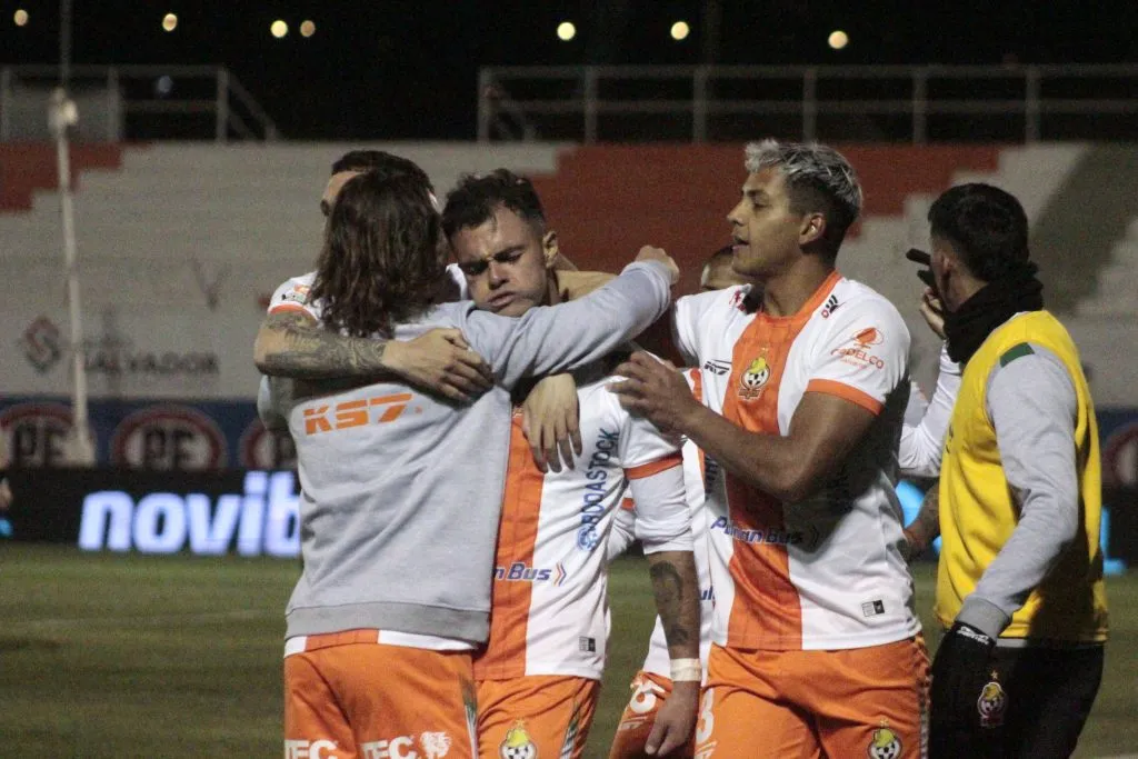 Cobresal finalmente no tuvo refuerzos y se queda con el plantel de la primera rueda. Foto: Photosport.