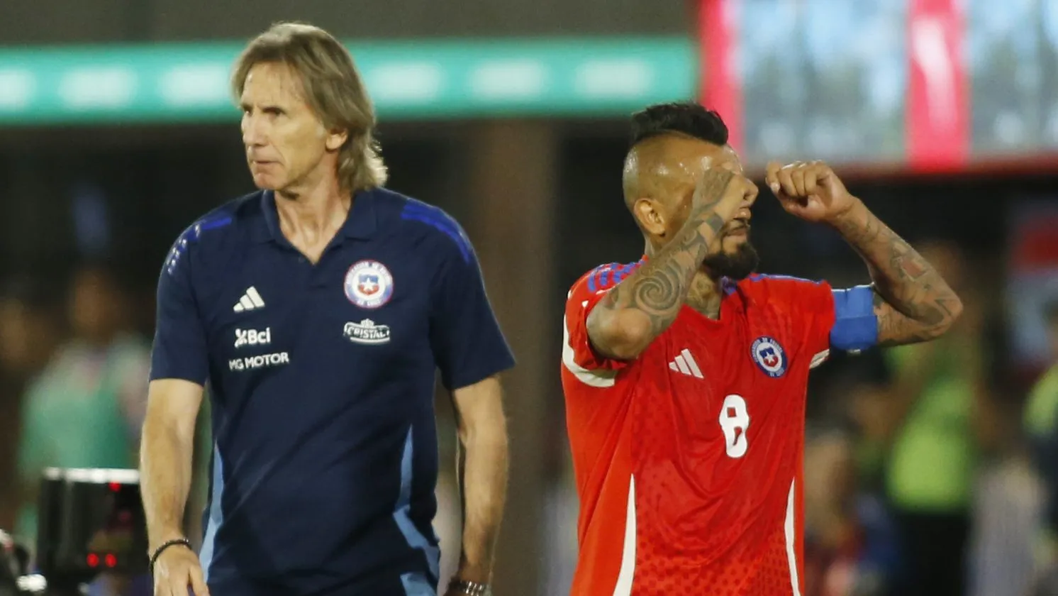 Gareca le hizo un queque a Vidal por su compromiso total con la selección chilena.