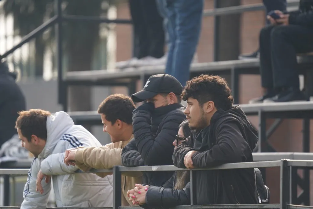 Manuel Mayo estuvo presente en el partido de la juvenil de la U en el Monumental, junto a otros oficialistas. Foto: Cristián Cona / Emisora Bullanguera.