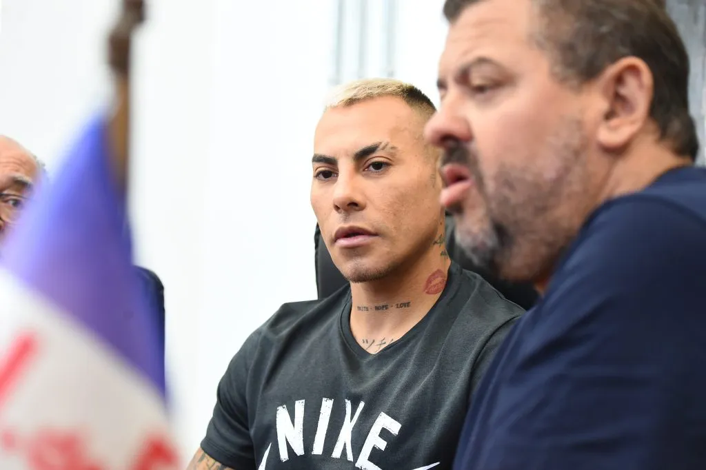 Eduardo Vargas en su presentación como jugador de Nacional. (Focouy/Photosport).