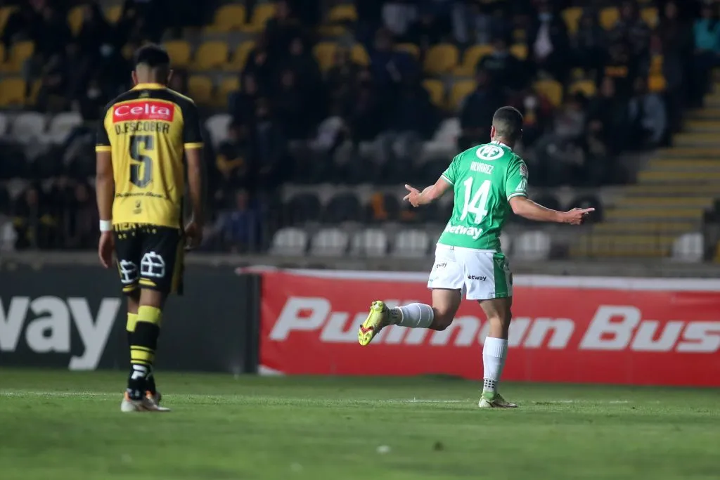 Futbol, Coquimbo Unido vs Audax Italiano
Vigesimoquinta fecha, campeonato Planvital 2022
El jugador de Audax Italiano Gonzalo Alvarez, celebra el gol, durante el partido de primera division realizado en el estadio Francisco Sanchez Rumoroso de Coquimbo, Chile.
13/09/2022
Hernan Contreras/Photosport

Football, United Coquimbo vs Italian Audax
Twenty-fifth date, Planvital 2022 championship
The player from Audax Italiano Gonzalo Alvarez, celebrates the goal, during the first division match held at the Francisco Sanchez Rumoroso stadium in Coquimbo, Chile.
13/09/2022
Hernan Contreras/Photosport