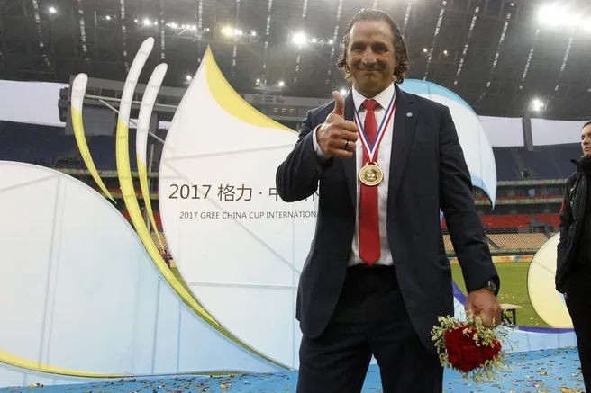 Juan Antonio Pizzi tras ganar la China Cup con la Roja. (Andres Pina/Photosport).