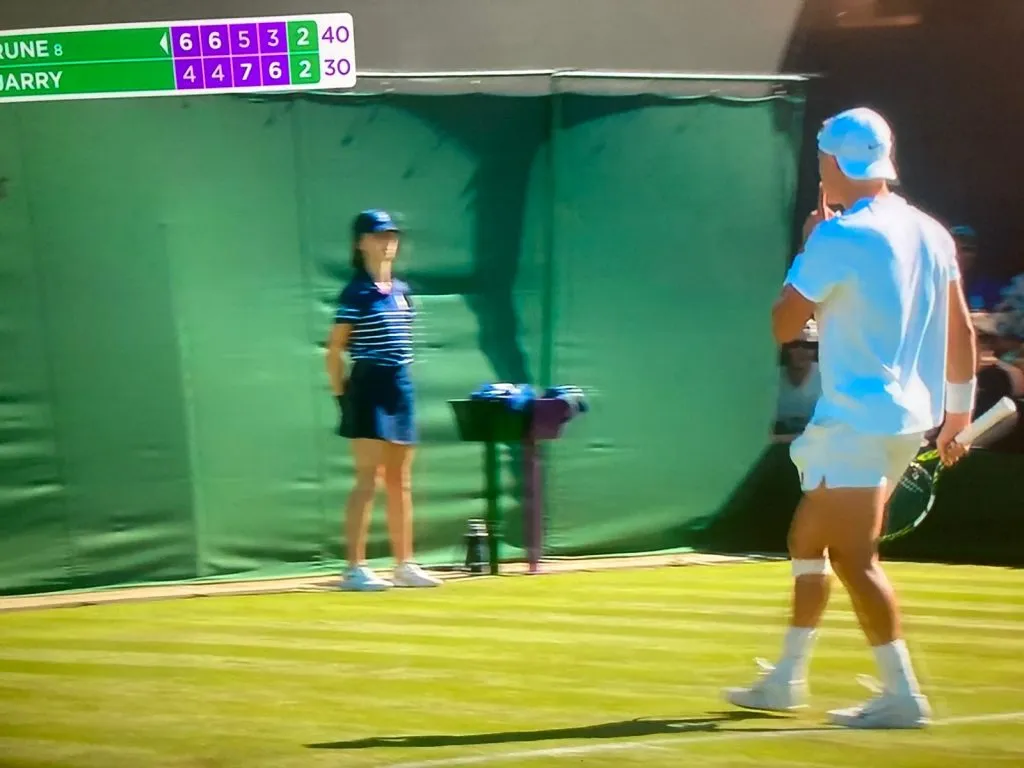 Rune se dio vuelta para dedicarle un juego a los chilenos