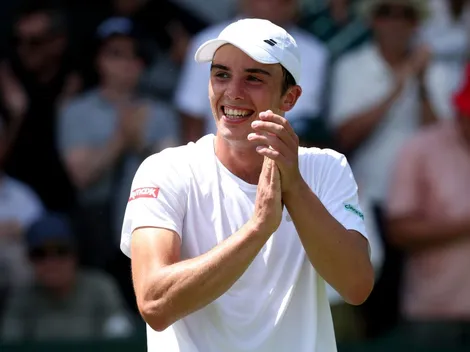 El peor tenista de Wimbledon da el batacazo