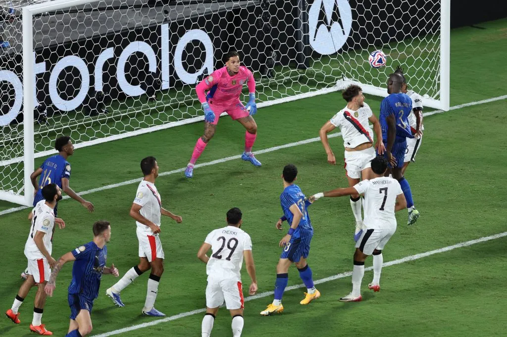 Kalidou Koulibaly marcó el 3-2 y estuvo cerca del batacazo para el Al Hilal (Photo by Megan Briggs/Getty Images)