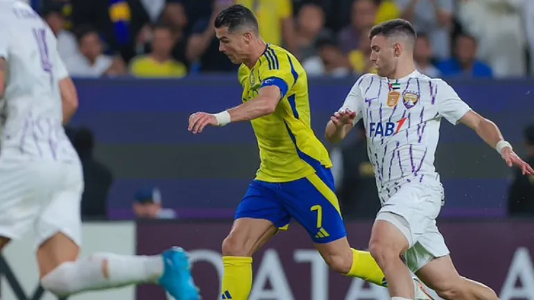 Felipe Salomoni marca a Cristiano Ronaldo en la liga saudí.