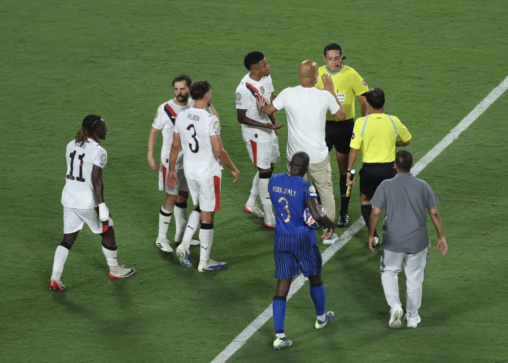 Una vergüenza: prensa inglesa herida profundamente en su orgullo tras papelón de Manchester City en el Mundial de Clubes.