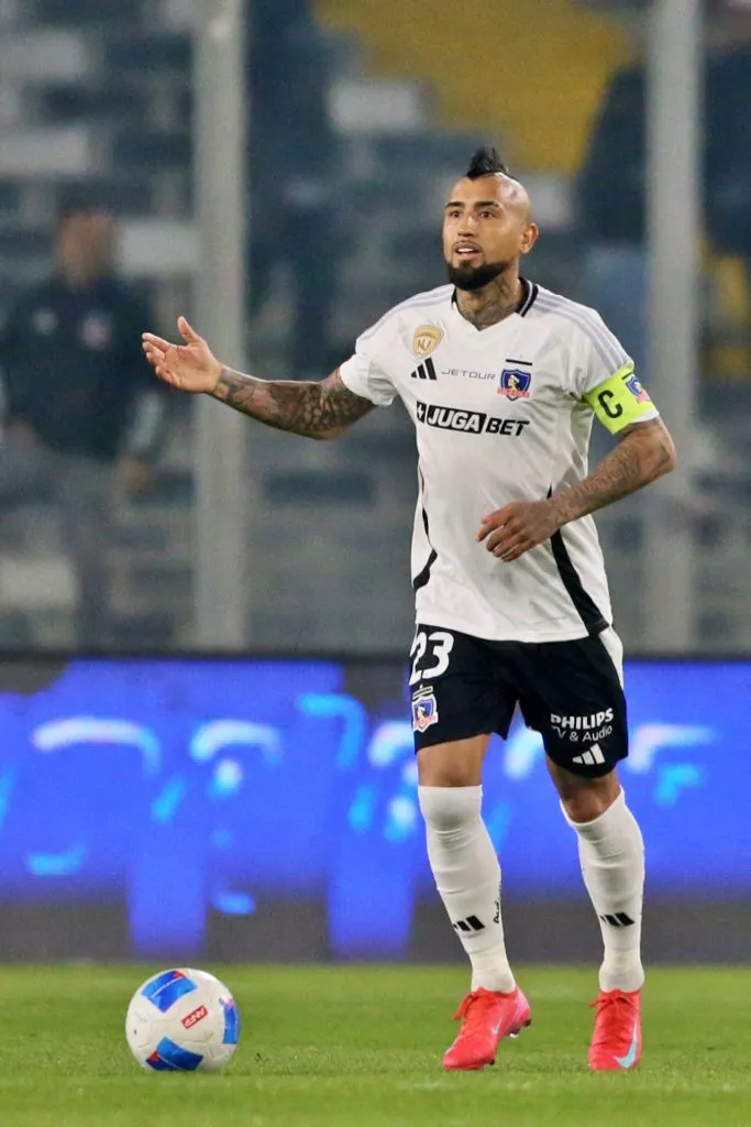 Arturo Vidal tiene una cláusula que podría extender su contrato con Colo Colo (Photosport)