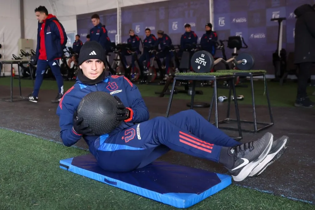 Leandro Fernández trabaja en recuperarse de un esguince de tobillo. Foto: U de Chile.