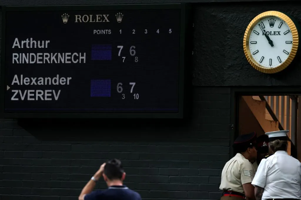 El marcador de Wimbledon tras suspenderse el partido entre Alexander Zverev y Arthur Rinderknech antes de las 23:00 horas (Getty Images).