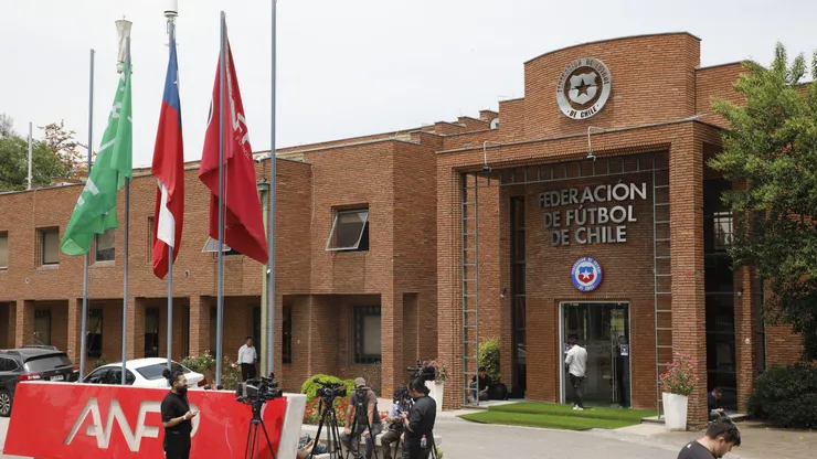 La FIFA y Conmebol mandaron la carta hasta la ANFP.