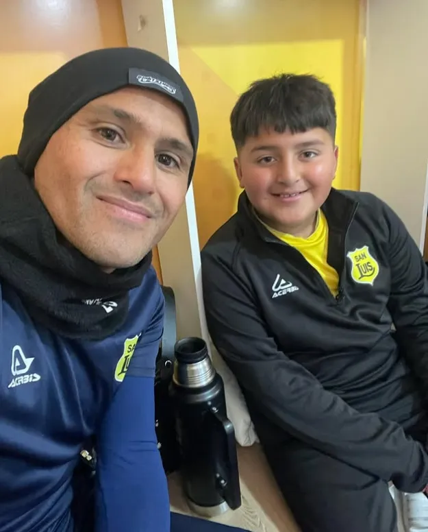 Humberto Suazo junto a Chuy, su hijo menor