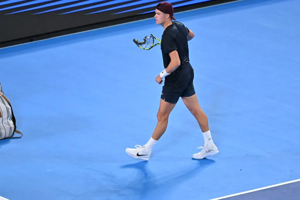 Rune rompe raquetas y luego las vende en 7 millones de pesos