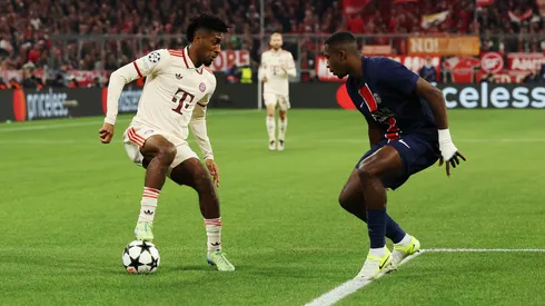 Kingsley Coman y Willian Pacho en el último partido entre PSG y Bayern Múnich, en la fase de liga de la Champions League 2024/25.