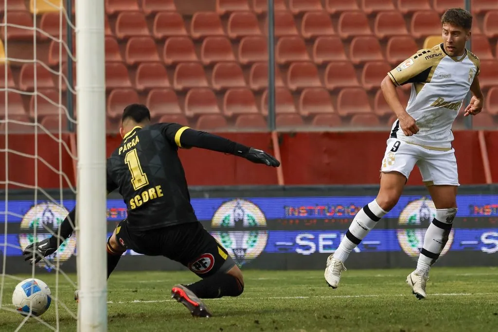 Martín Parra no pudo hacer nada ante una definición hermosa de Nicolás Johansen. (Andres Pina/Photosport).
