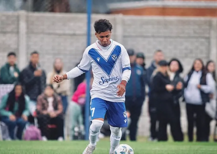 Luis Ayala en acción por el equipo reserva de Vélez Sarsfield. (Instagram).
